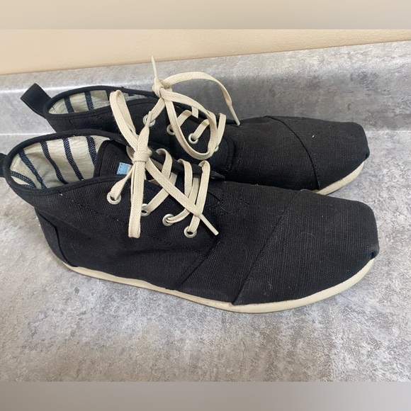 Men’s Toms Shoes - Picture 4 of 4